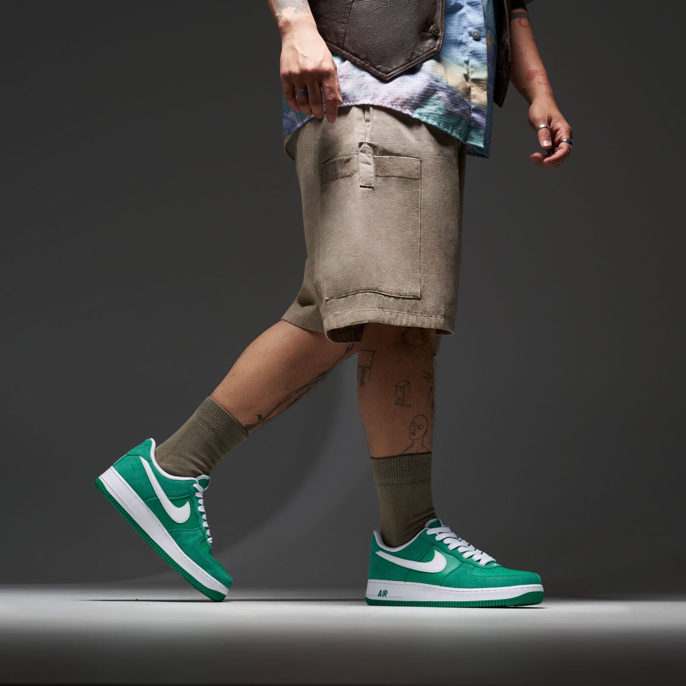 Buty sportowe męskie NIKE AIR FORCE 1 '07 LV8 ib6388-300 kolor zielony