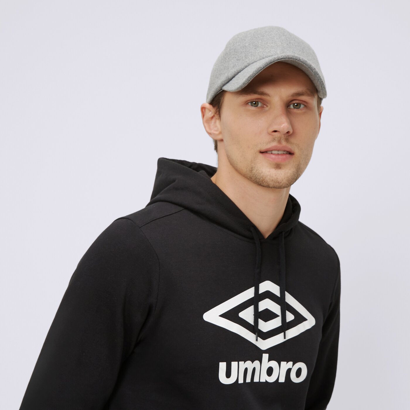 Bluza męska UMBRO BLUZA Z KAPTUREM LARGE LOGO 66412u-060 kolor czarny