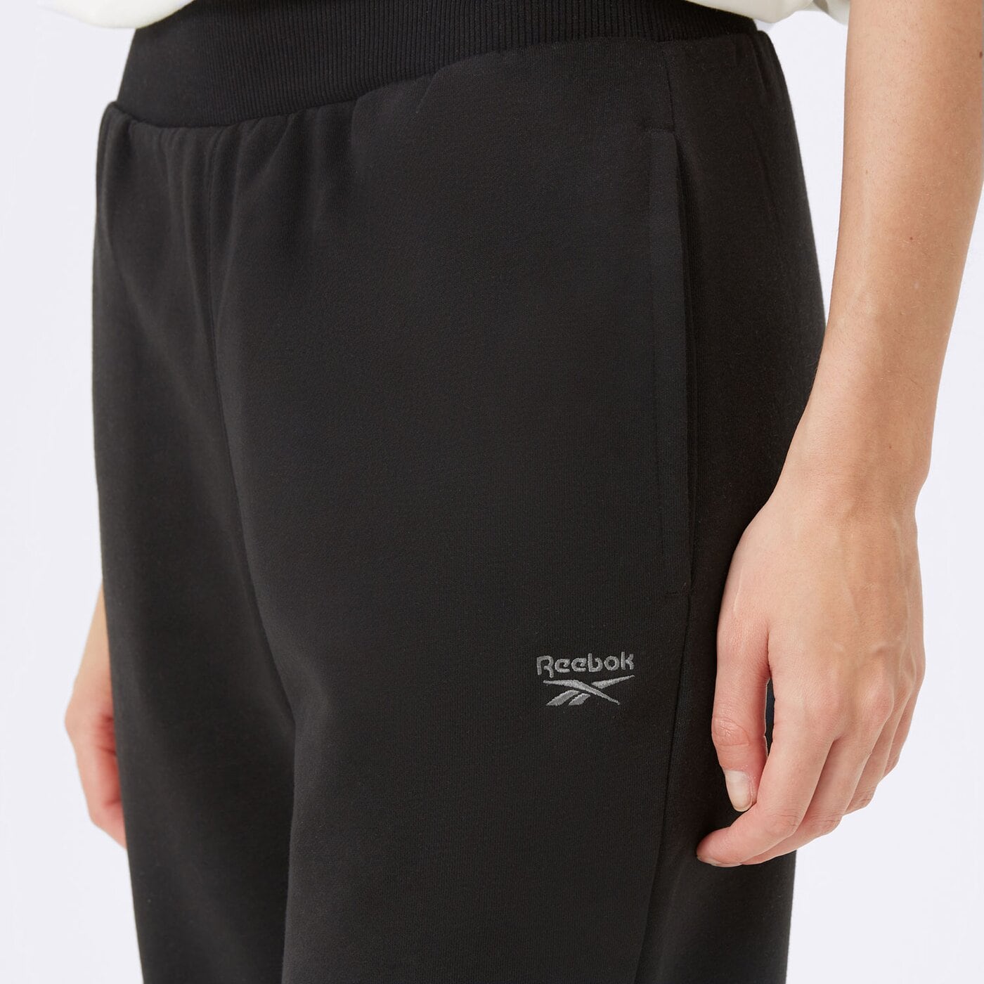 Spodnie dresowe damskie REEBOK SPODNIE CL WDE FLEECE PANT 100075540 kolor czarny