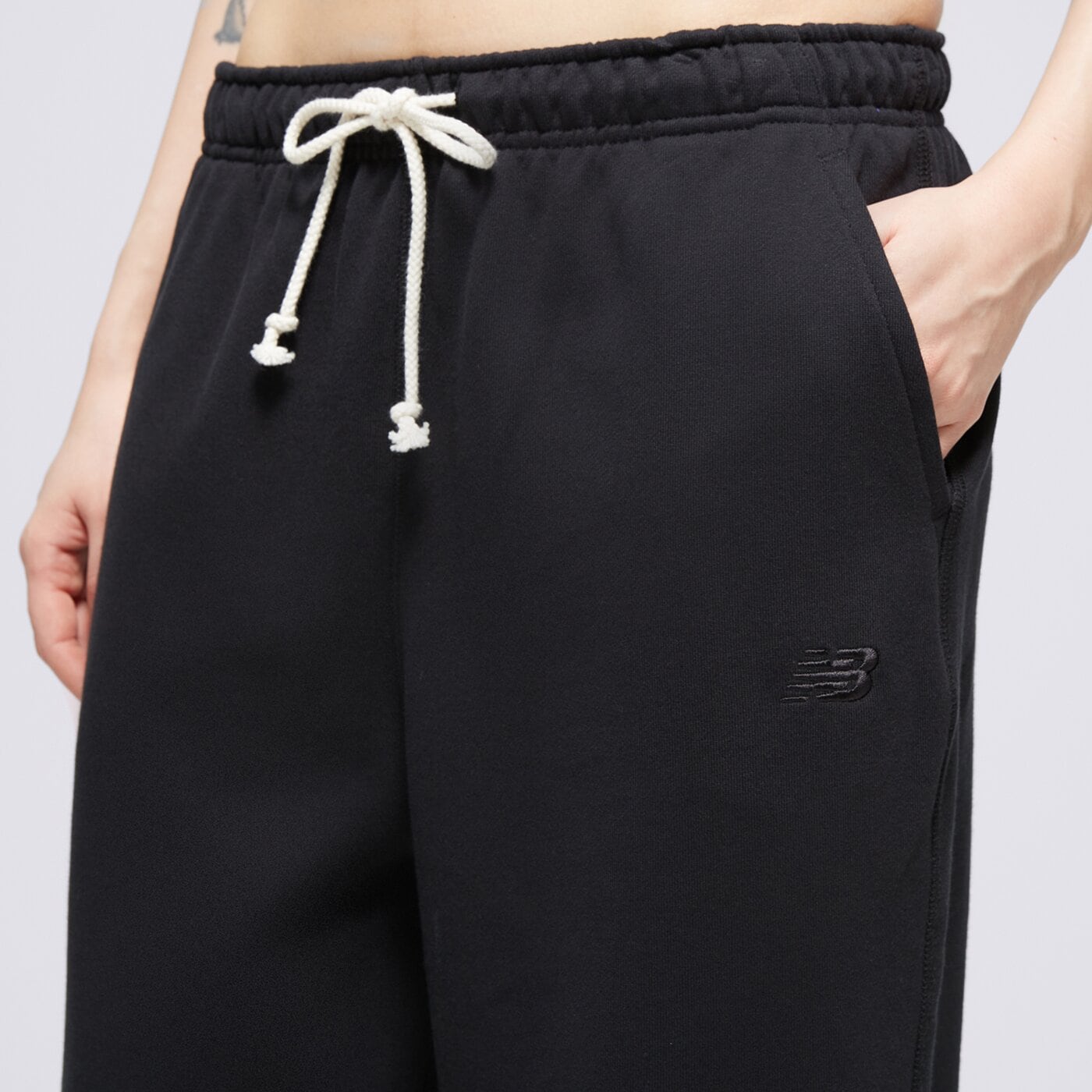 Spodnie dresowe damskie NEW BALANCE SPODNIE ATHLETICS FRENCH TERRY JOGGER wp41513bk kolor czarny