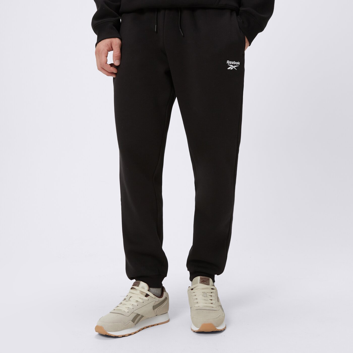 Spodnie dresowe męskie REEBOK SPODNIE ANDRE SMALL LOGO CUFFED 100240231 kolor czarny