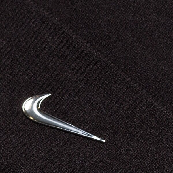 Czapka zimowa damska NIKE CZAPKA ZIMOWA SWOOSH BEANIE - BLUE 803734010 kolor czarny