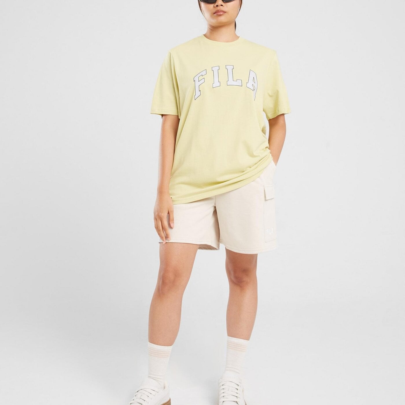 Spodenki damskie FILA SZORTY CORINE CRGO SHT STN ss24jdw010corinestn kolor beżowy