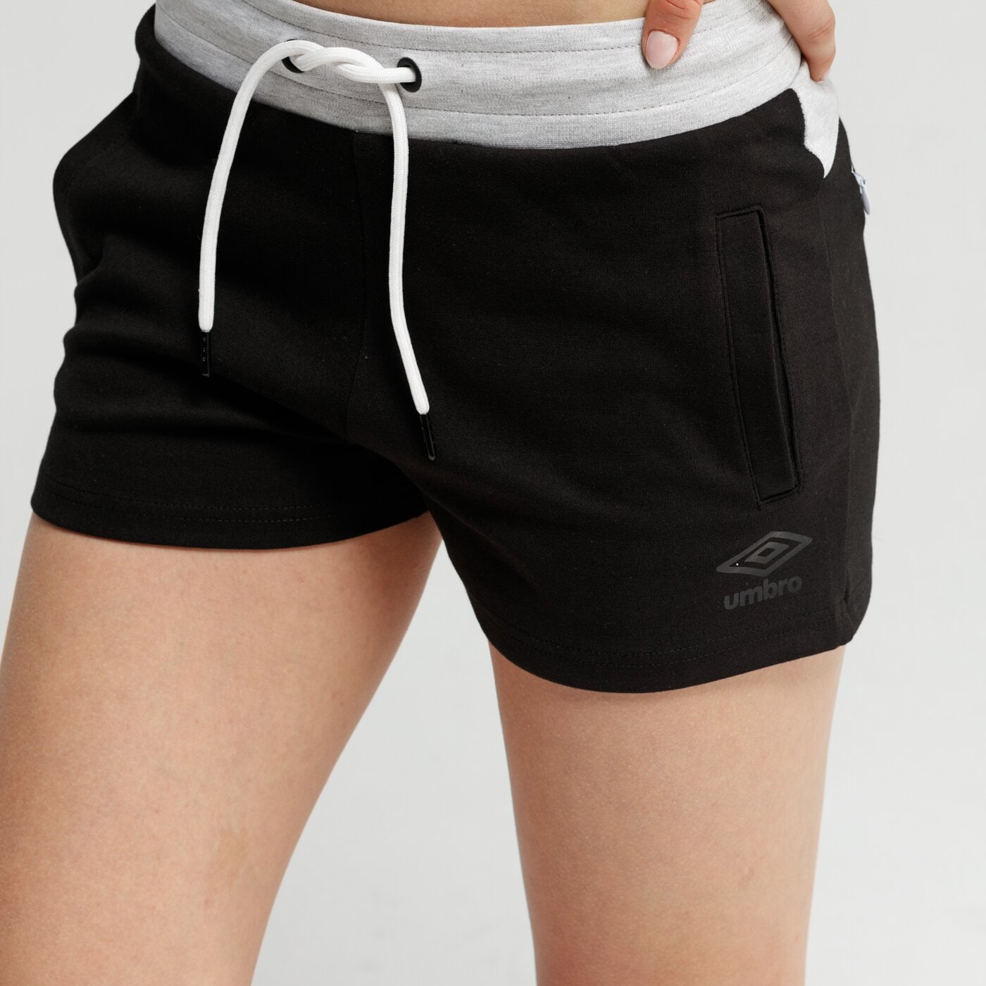 Spodenki damskie UMBRO SZORTY FLIPPIN ul19szd12001 kolor czarny