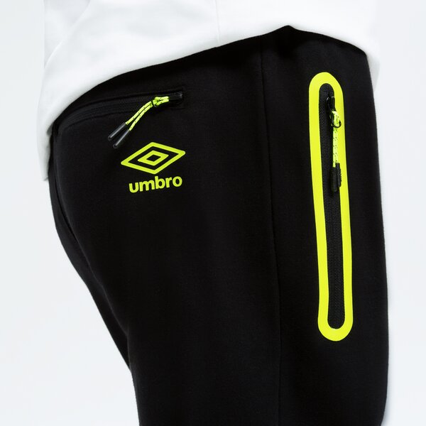 Spodnie dresowe męskie UMBRO SPODNIE FRANKIE ul122spm13001 kolor czarny