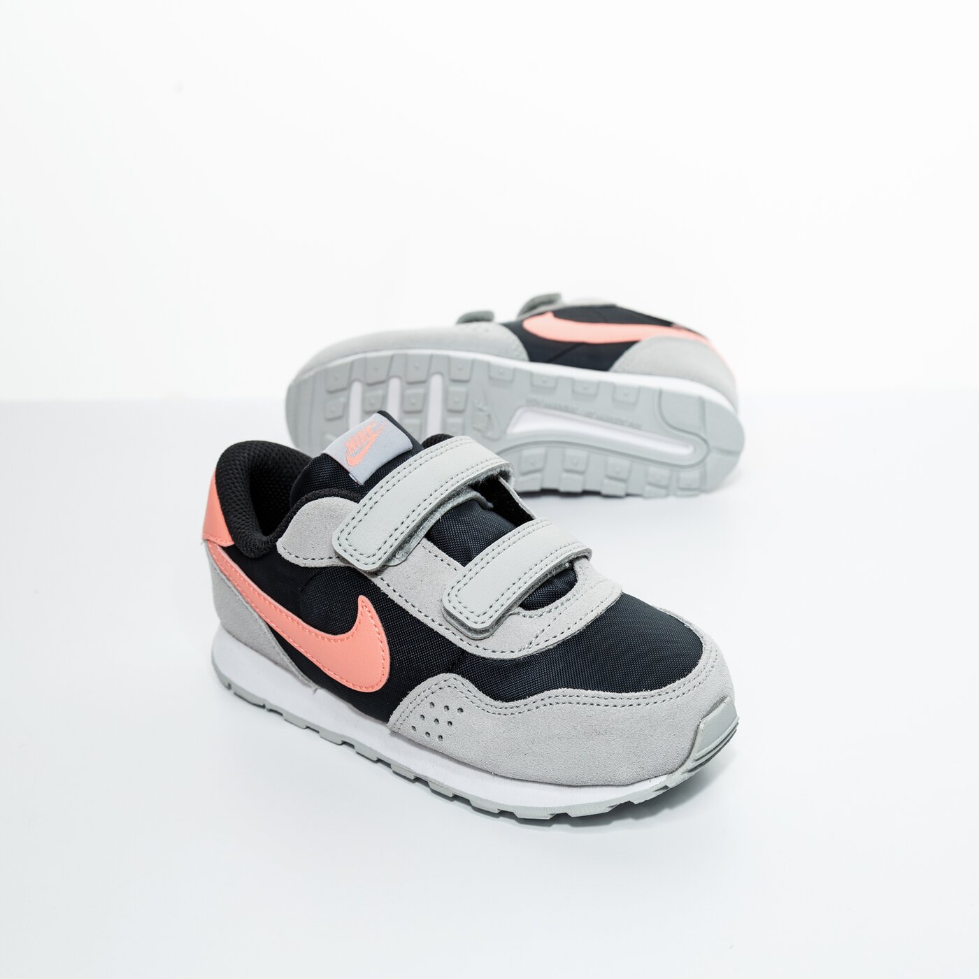 Buty dziecięce NIKE MD VALIANT cn8560-004 kolor czarny