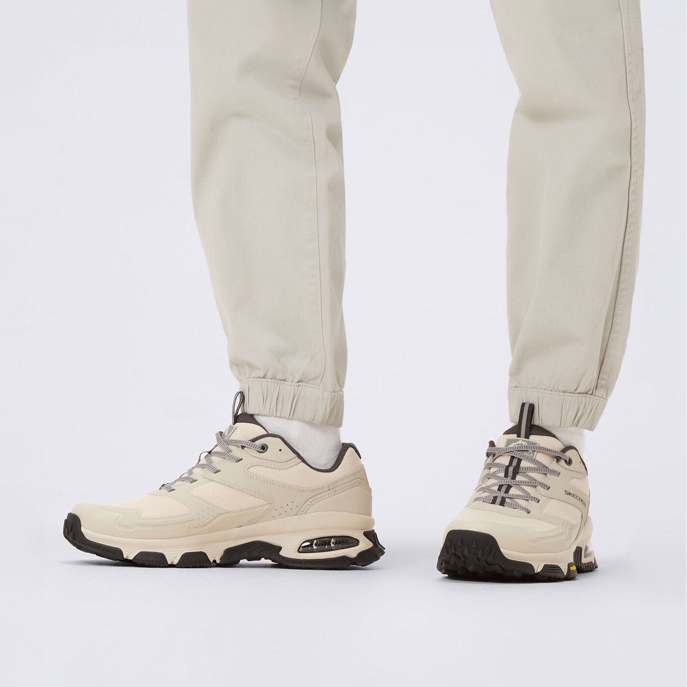 Buty outdoor męskie SKECHERS SKECH-AIR ENVOY 237553nat kolor beżowy