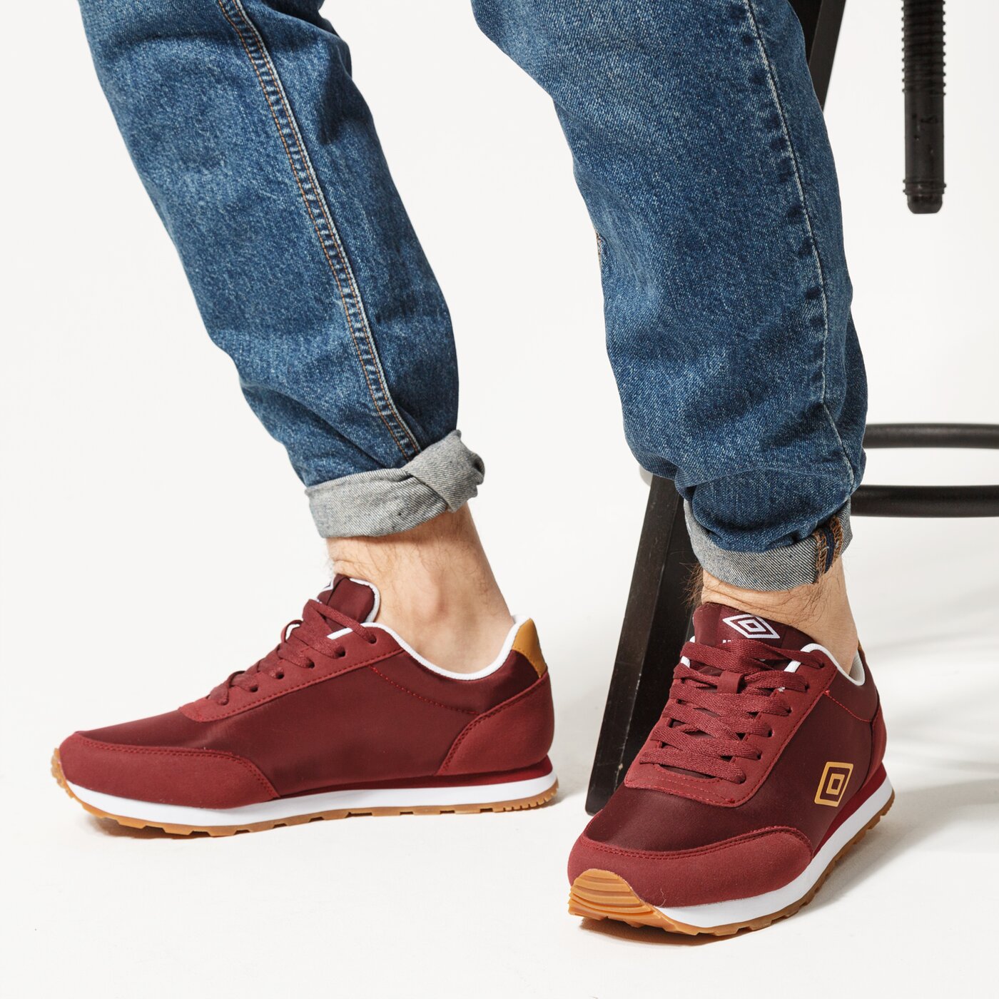 Buty sportowe męskie UMBRO BASE IV umml120413 kolor bordowy