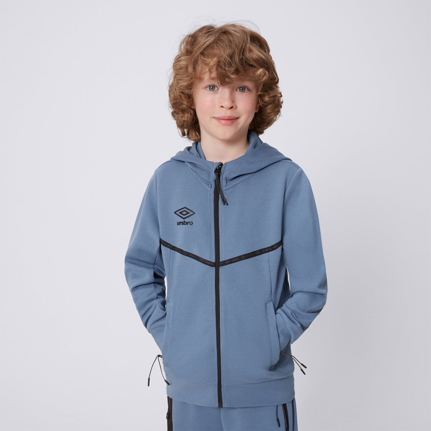 Bluza dziecięca UMBRO BLUZA ROZPINANA Z KAPTUREM TECH FULL ZIP JR ul125blmj0102 kolor niebieski