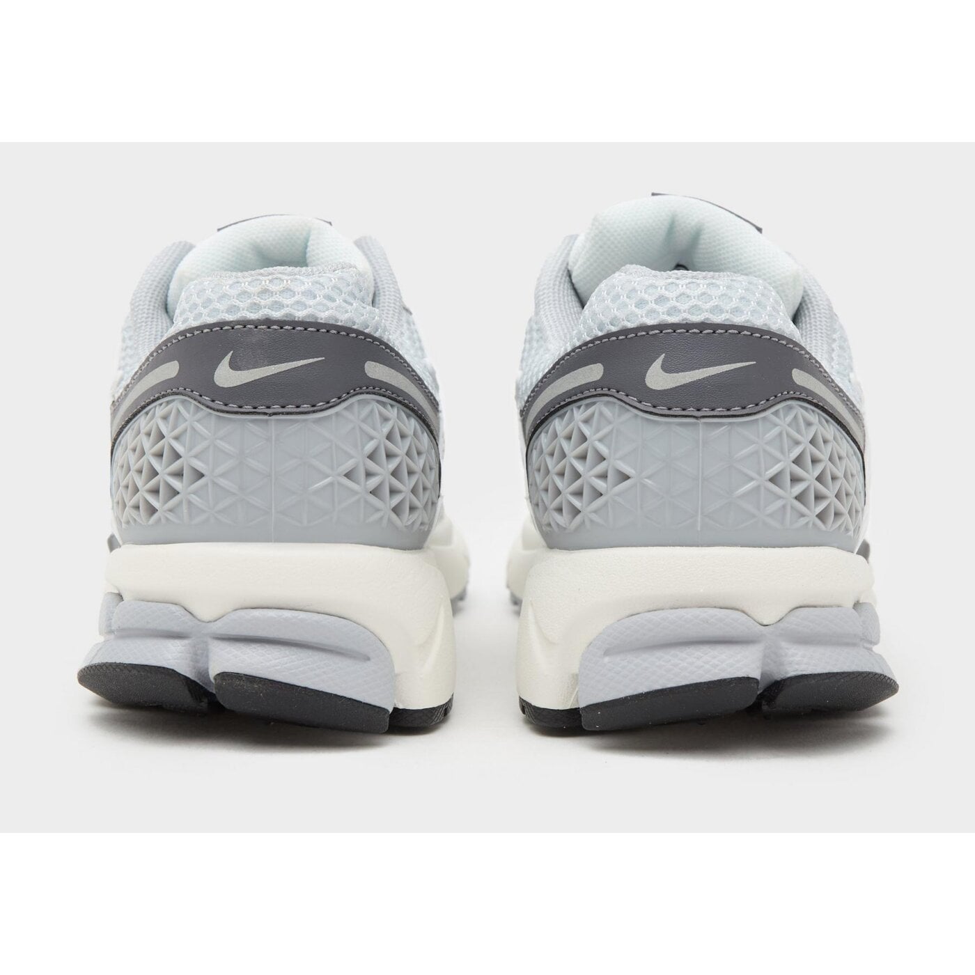 Buty sportowe damskie NIKE W ZOOM VOMERO 5 GCEL fd9919-001 kolor szary