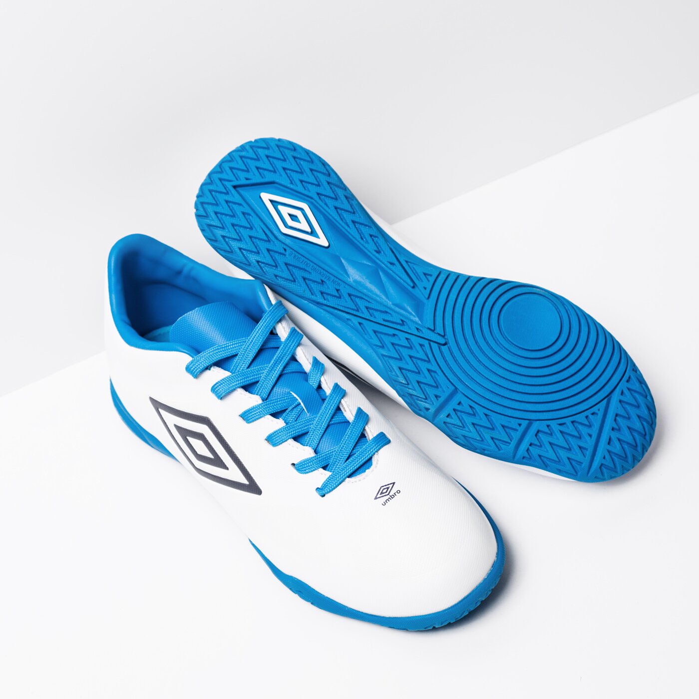 Buty piłkarskie dla dzieci UMBRO VELOCITA III CLUB IC JNR 81240uepn kolor biały