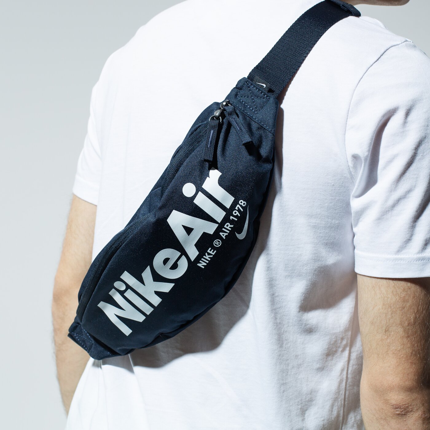 Nerka (saszetka na pas) damska sportowa NIKE NERKA NIKE HERITAGE 2.0 ct5226-475 kolor granatowy