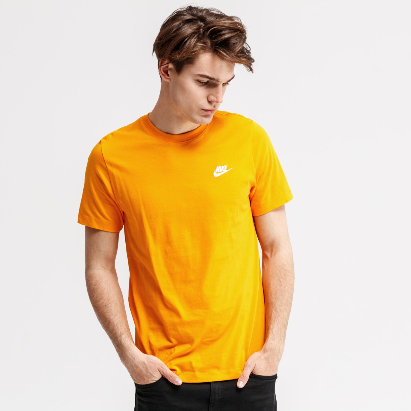 Koszulka męska NIKE T-SHIRT SS M NSW CLUB TEE ar4997-833 kolor pomarańczowy
