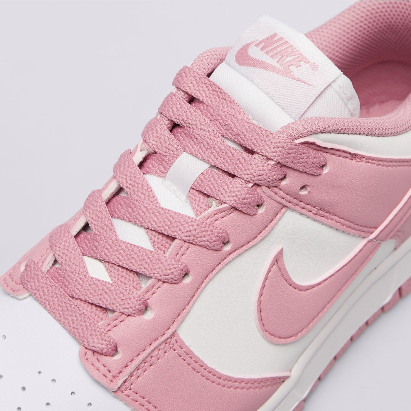 Buty sportowe damskie NIKE DUNK LOW dd1873-112 kolor biały