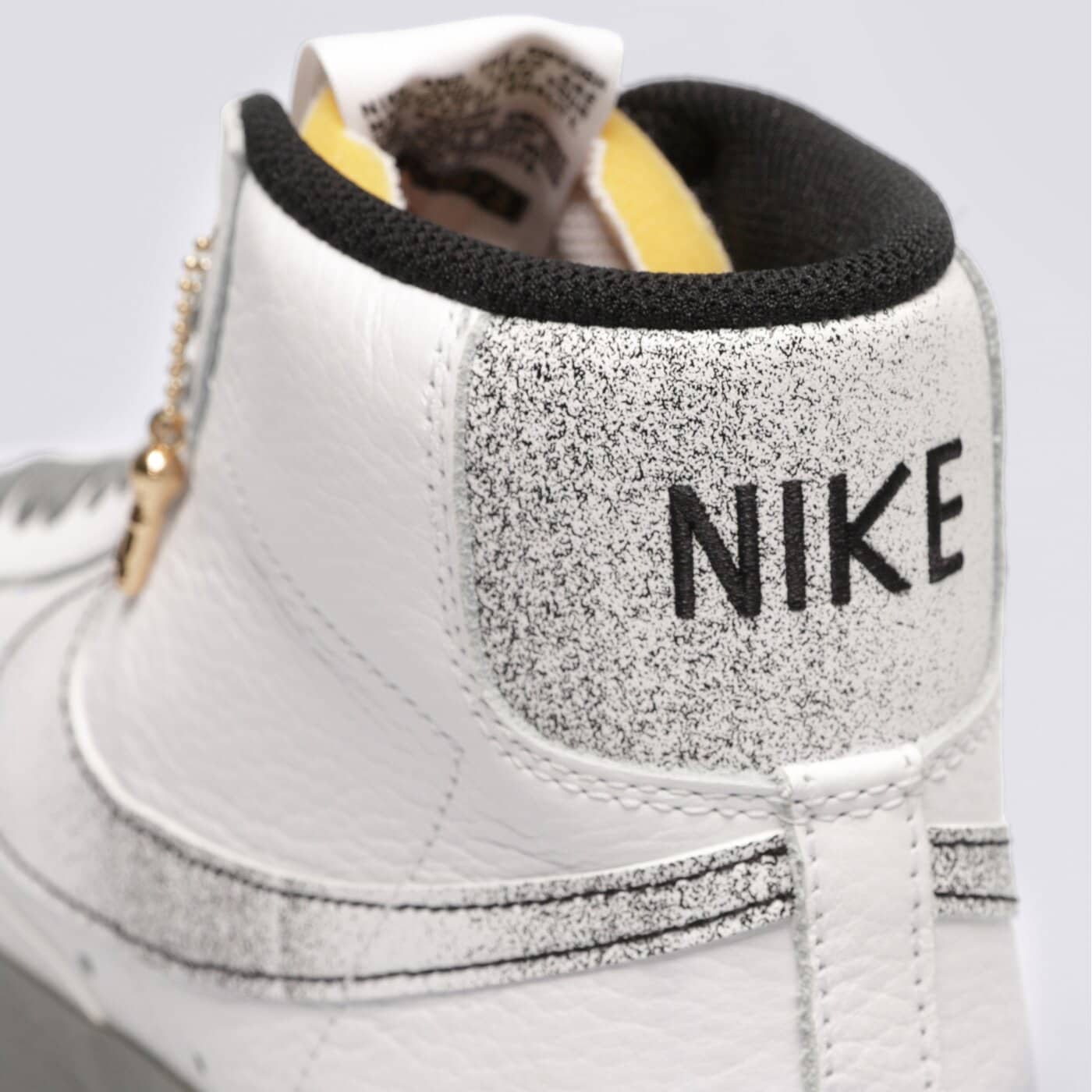 Buty sportowe męskie NIKE BLAZER MID '77 EMB dv7194-100 kolor biały