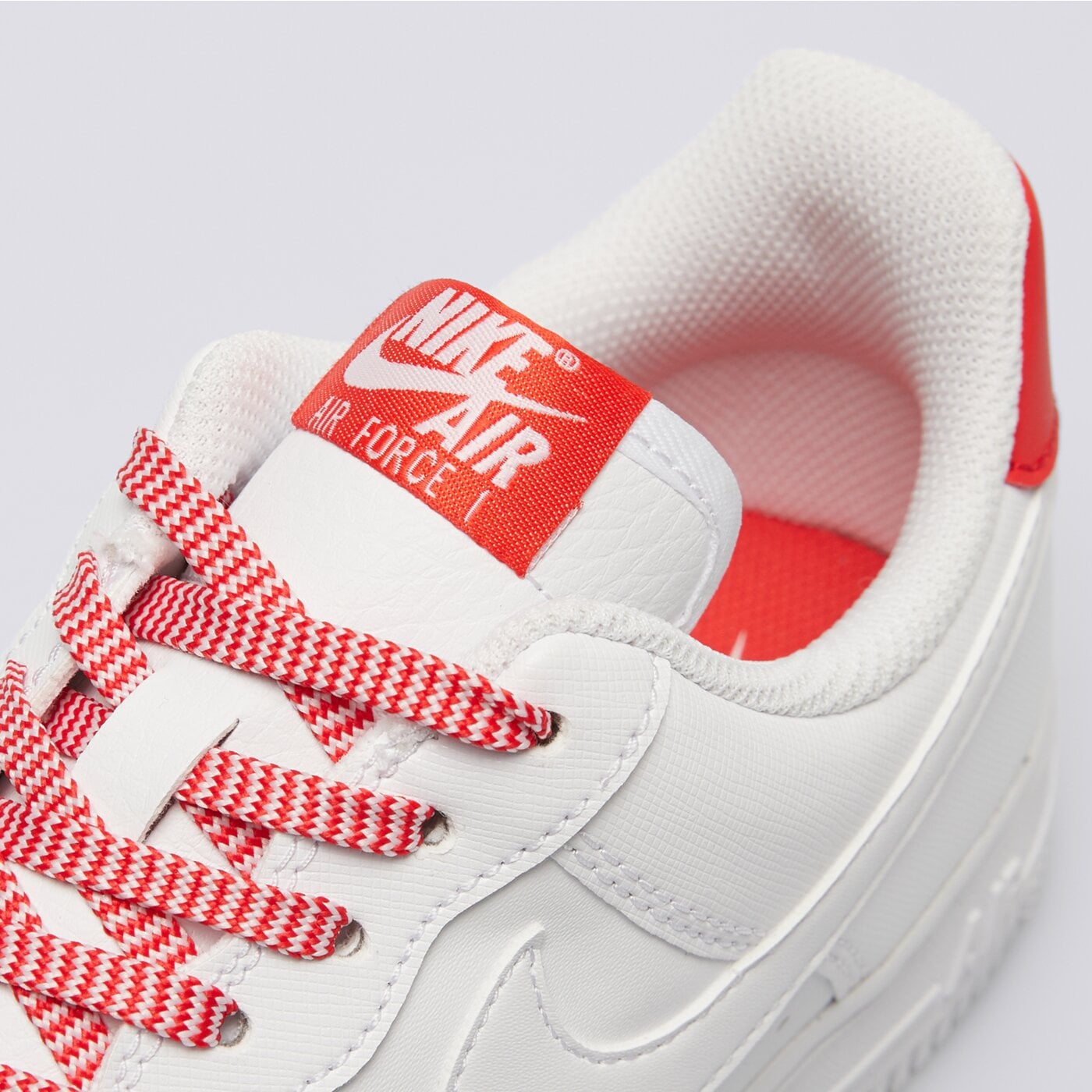 Buty sportowe damskie NIKE W AIR FORCE 1 '07 NEXT NATURE ib7167-103 kolor biały