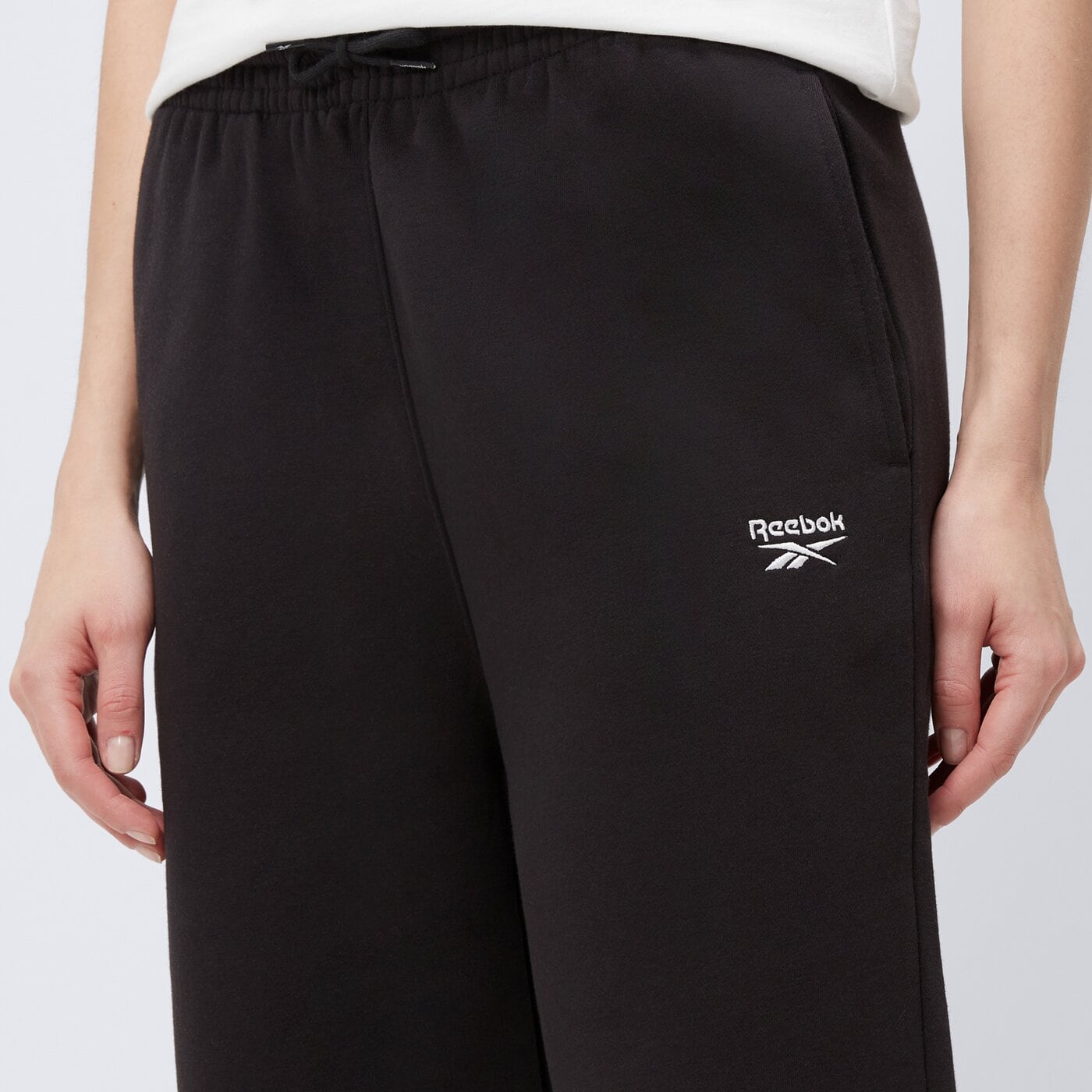 Spodnie dresowe damskie REEBOK SPODNIE IDENTITY SL FLC WIDE LEG 100208504 kolor czarny