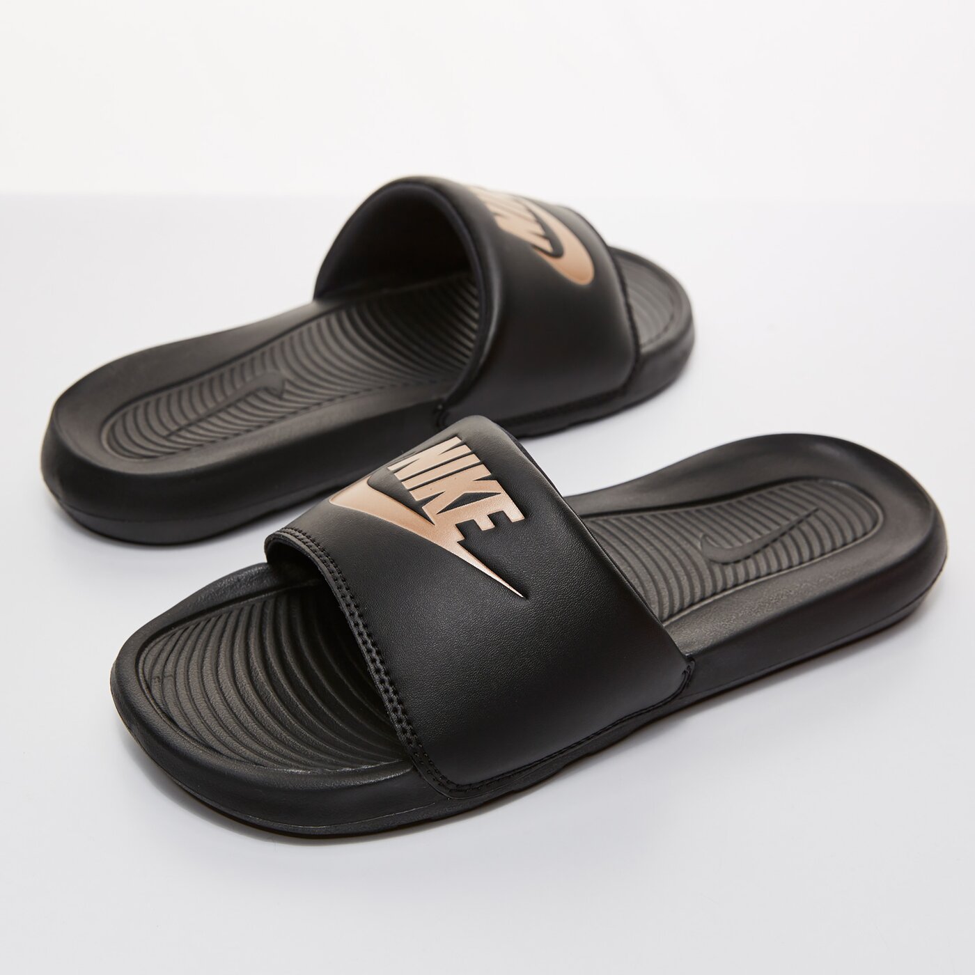 Klapki damskie NIKE VICTORI ONE SLIDE  cn9677-001 kolor czarny