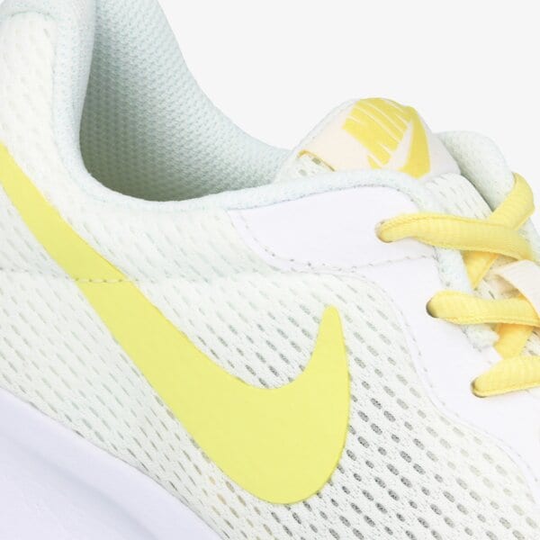 Buty sportowe damskie NIKE WMNS TANJUN 812655-107 kolor biały