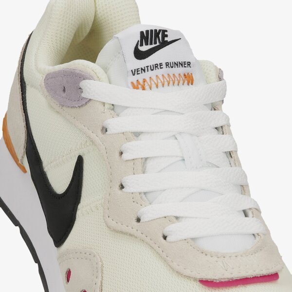Buty sportowe damskie NIKE VENTURE RUNNER ck2948-107 kolor beżowy