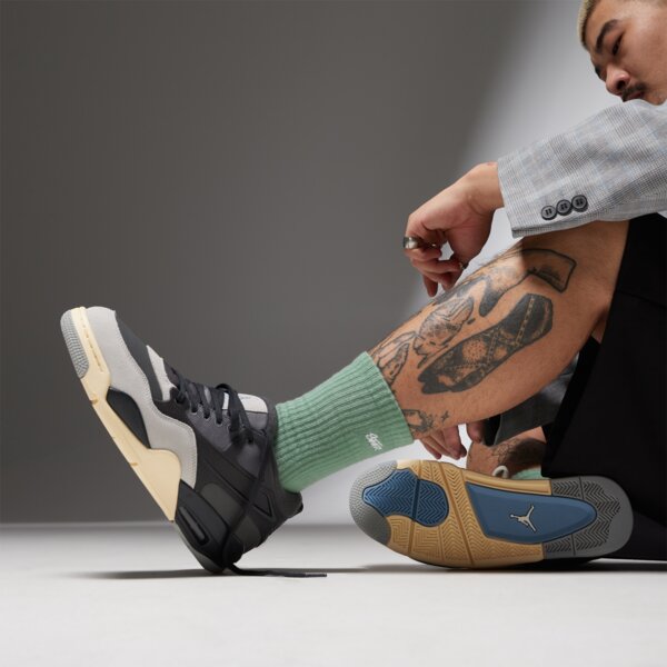 Buty sportowe męskie AIR JORDAN 4 RM fq7939-002 kolor szary