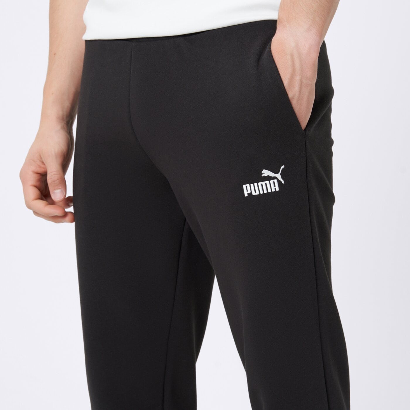 Spodnie dresowe męskie PUMA SPODNIE ESS NO. 1 LOGO TR CL PUMA BLA 68260801 kolor czarny