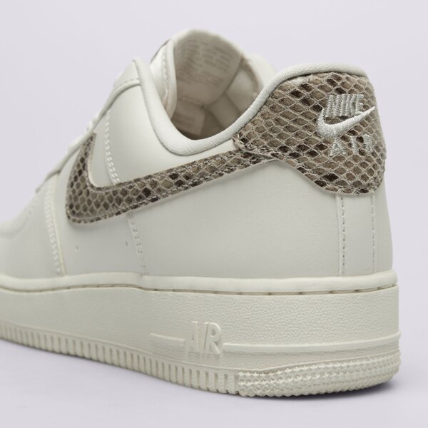 Buty sportowe damskie NIKE WMNS AIR FORCE 1 '07 REC dd8959-002 kolor beżowy