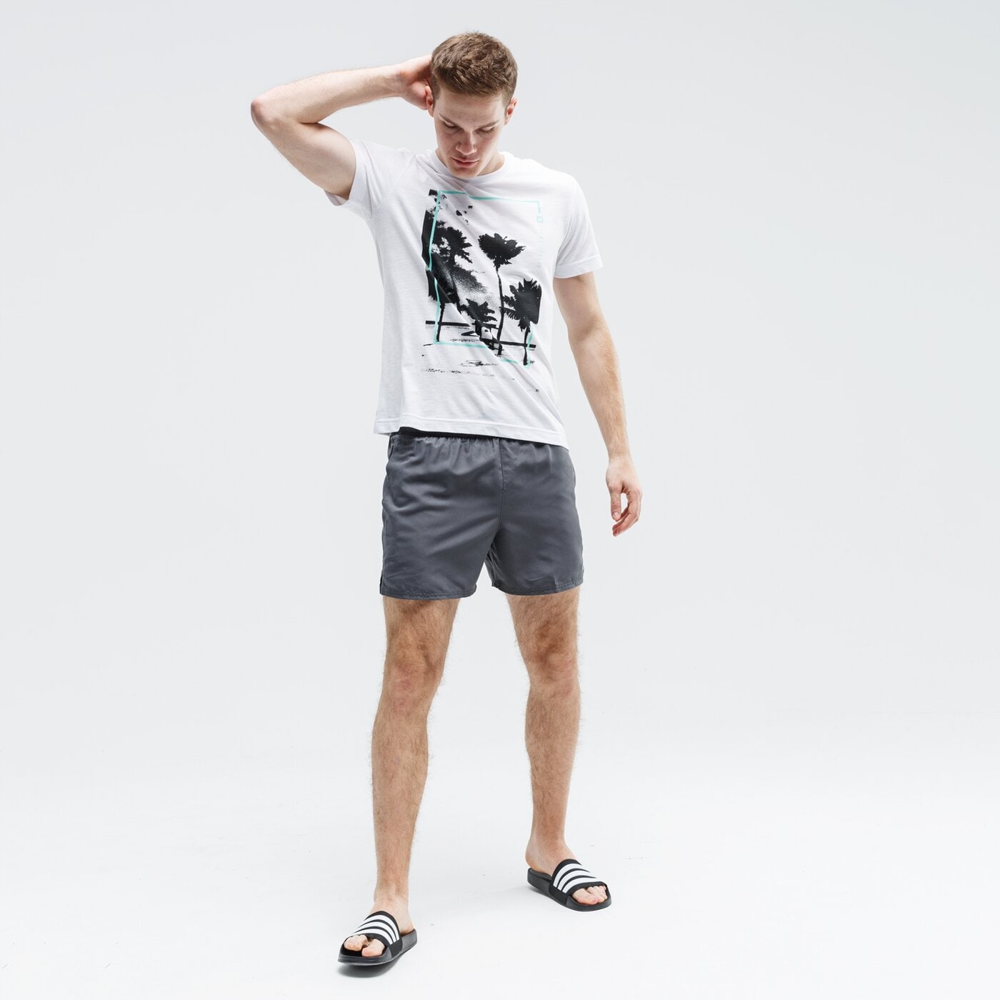 Kąpielówki męskie NIKESWIM  SZORTY NIKE ESSENTIAL nessa560018 kolor szary