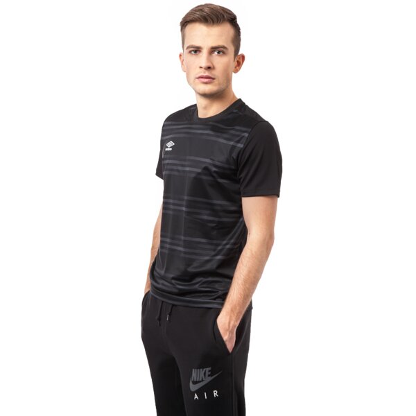 Koszulka męska UMBRO T-SHIRT PRO TRAINING GRAPHIC POLY TEE 1 62916uc44 kolor czarny