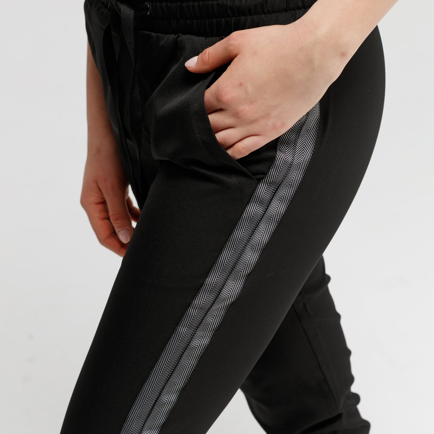 Spodnie dresowe damskie FEEWEAR SPODNIE PUNO fw19spd38001 kolor czarny