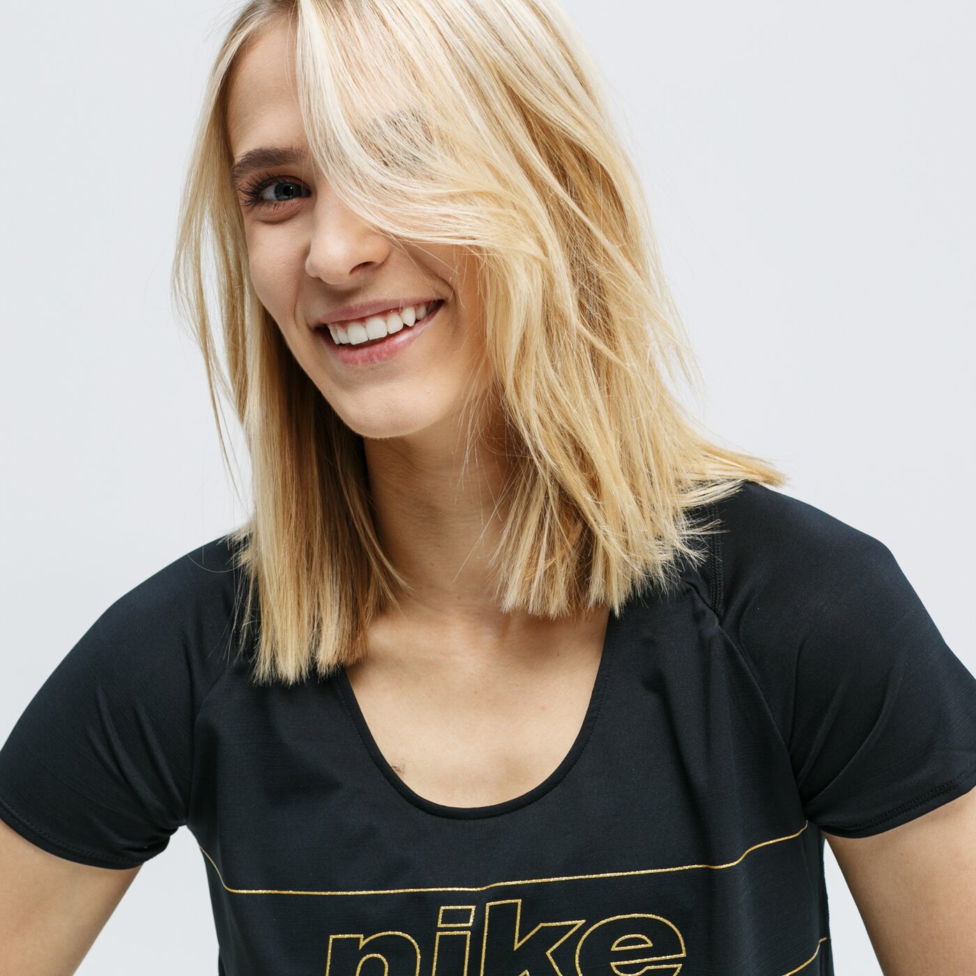 Koszulka damska NIKE T-SHIRT SS W NK SS 10K GLAM cj7095-010 kolor czarny