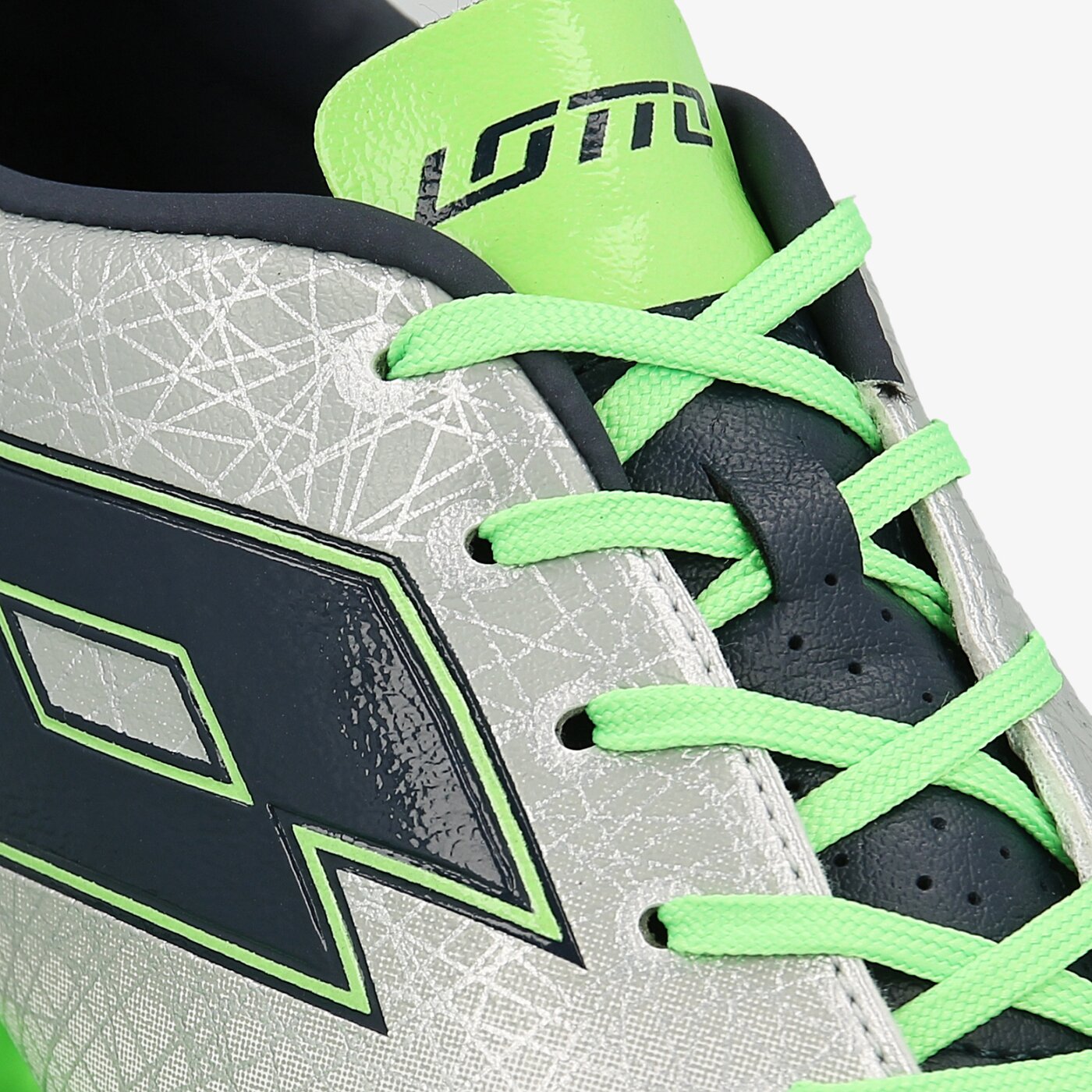 Buty piłkarskie dla dzieci LOTTO LZG VIII 700 FGT JR s7162 kolor srebrny