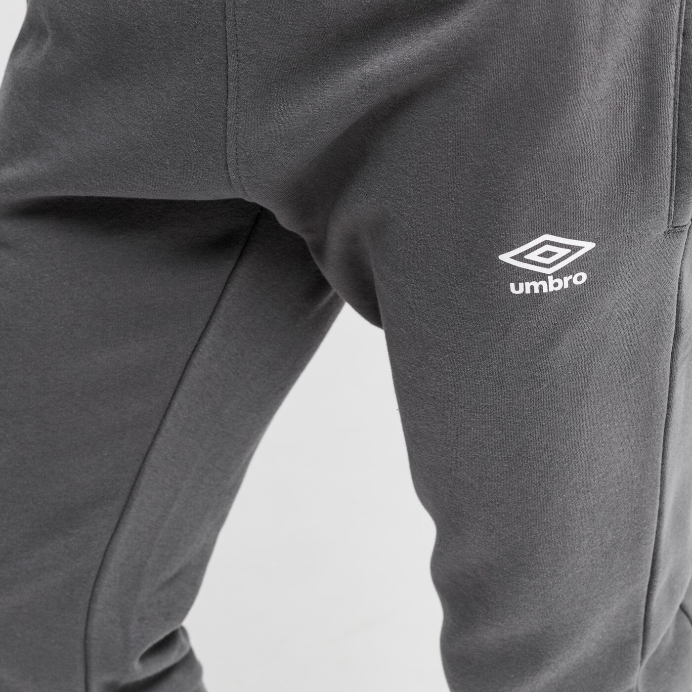 Spodnie dresowe męskie UMBRO SPODNIE FW TAPERED FLEECE 65361u-74x kolor szary