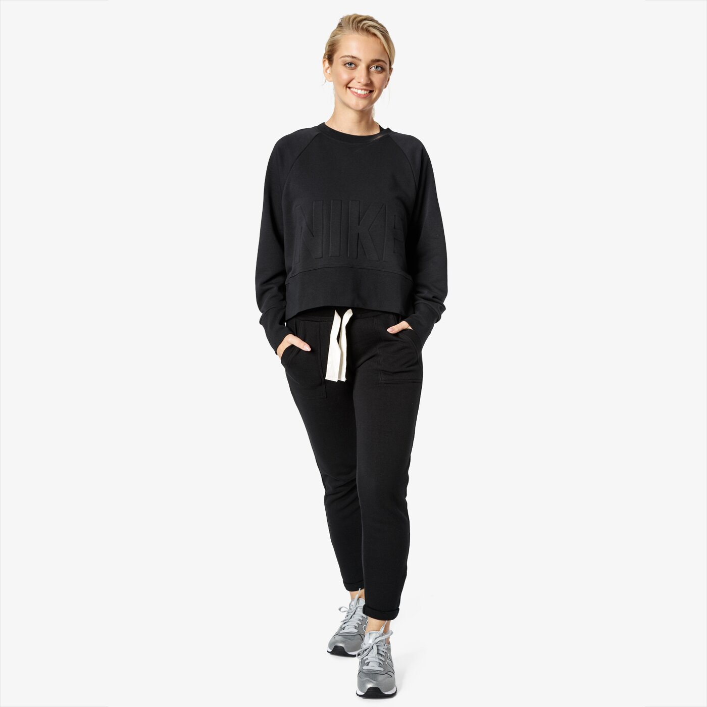 Bluza damska NIKE BLUZA W NK VERSA CREW ah8436010 kolor czarny