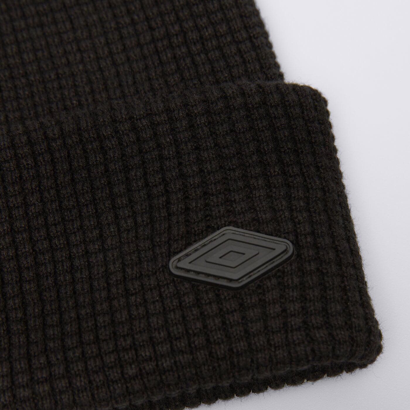 Czapka zimowa damska UMBRO CZAPKA UMBRO ESS SMALL LOGO BLACK ul325hat11001 kolor czarny