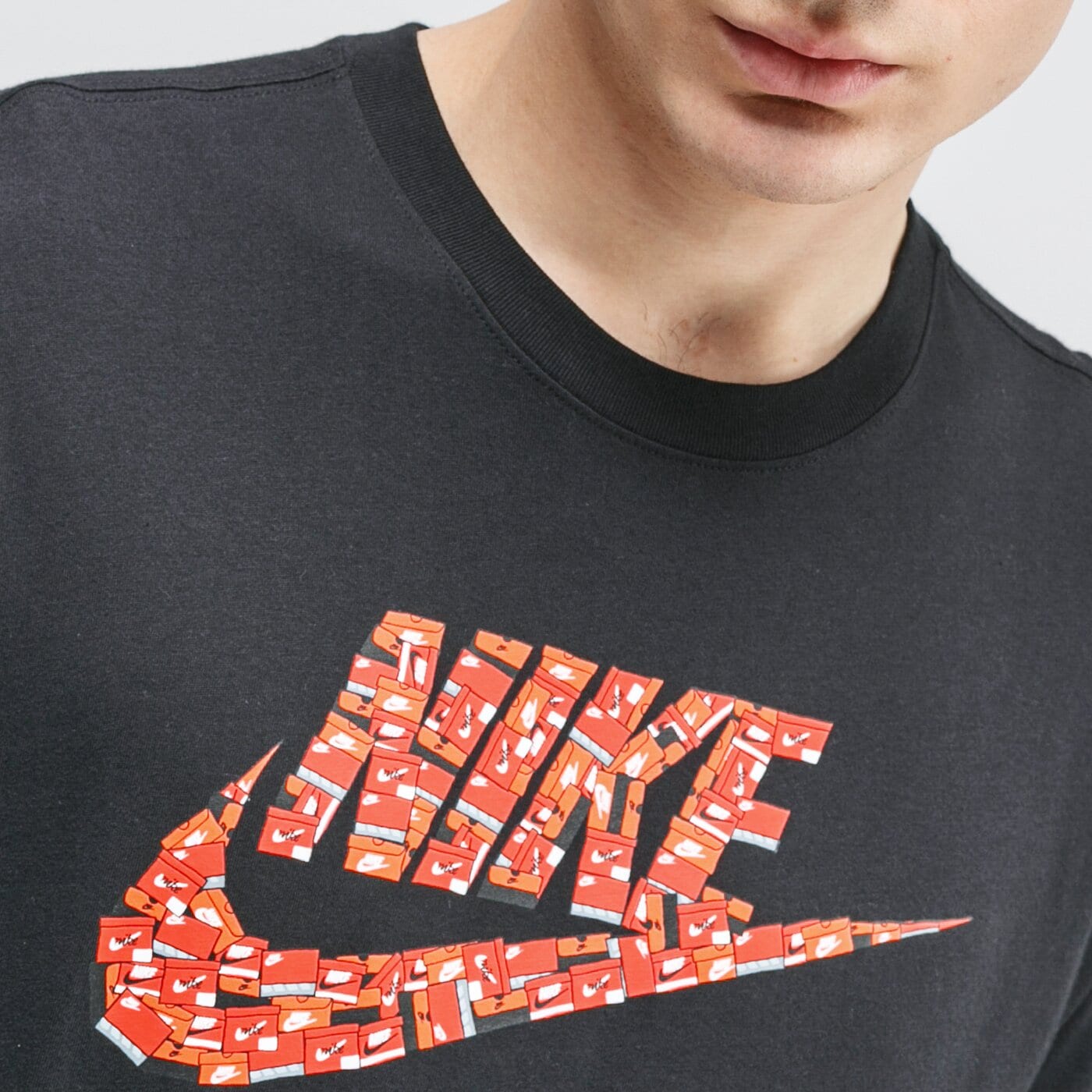 Koszulka męska NIKE T-SHIRT NSW SS FUTURA SHOEBOX cw0432-010 kolor czarny