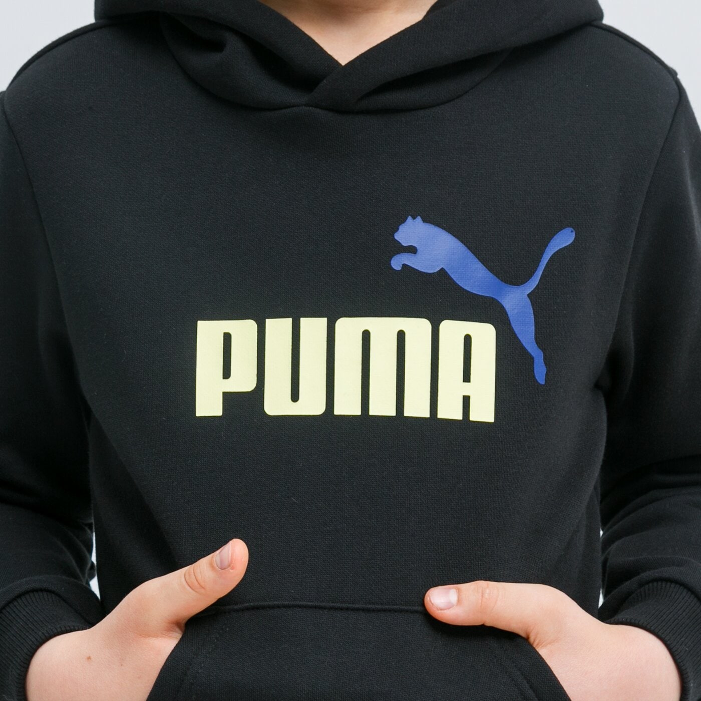 Bluza dziecięca PUMA BLUZA Z KAPTUREM ESS 2 BIG LOGO FL 586987 01 kolor czarny