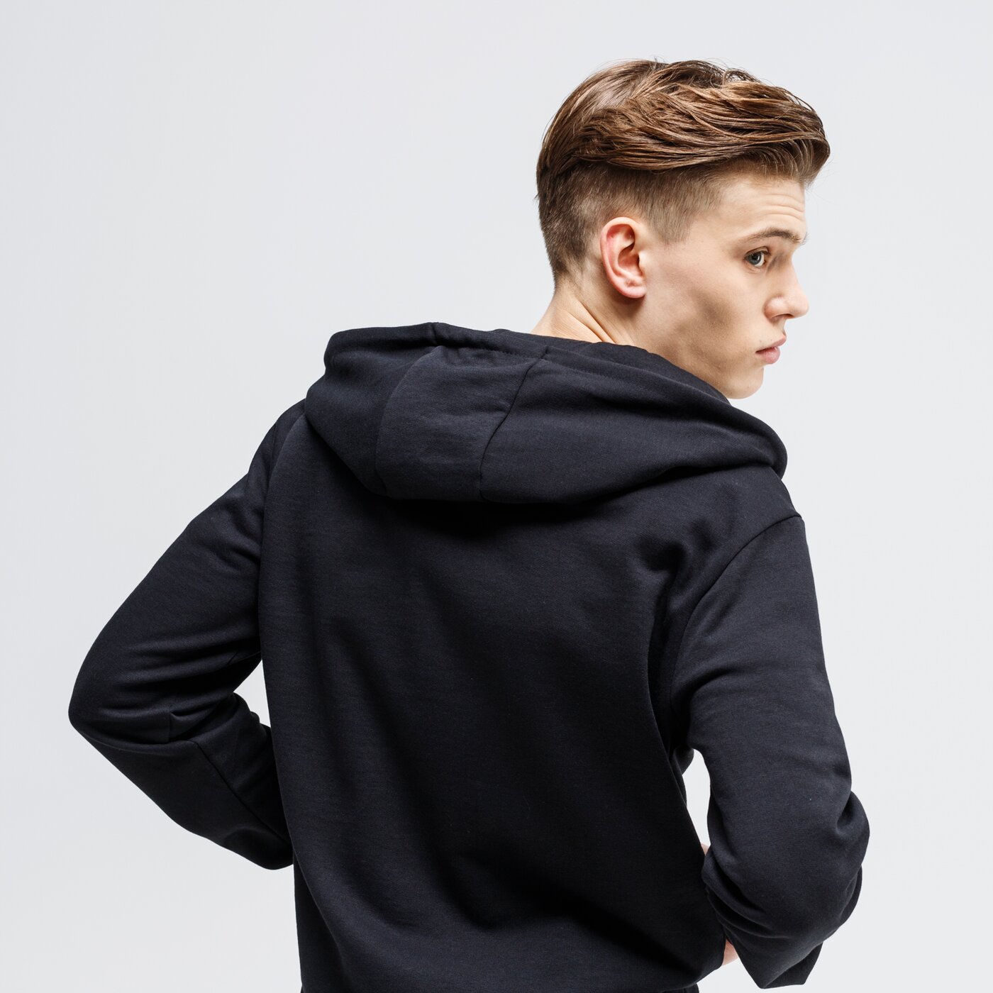 Bluza męska UMBRO BLUZA ROZPINANA Z KAPTUREM GENDO ul120blm43002 kolor czarny