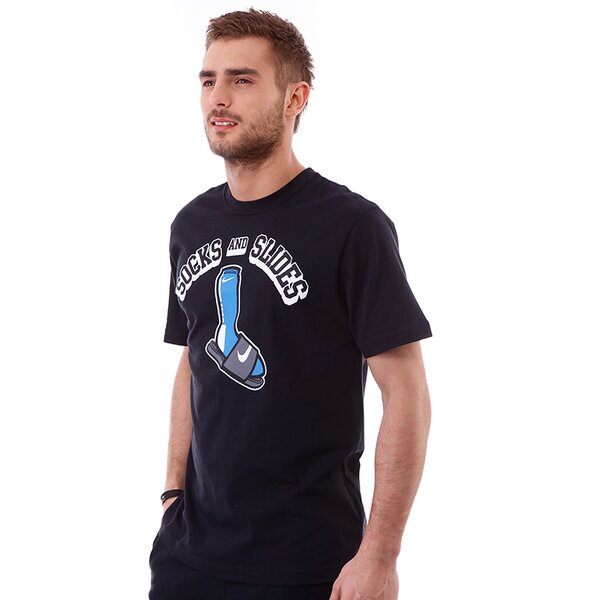 Koszulka męska NIKE T-SHIRT BB SOCKS & SLIDES TEE 532680010 kolor czarny