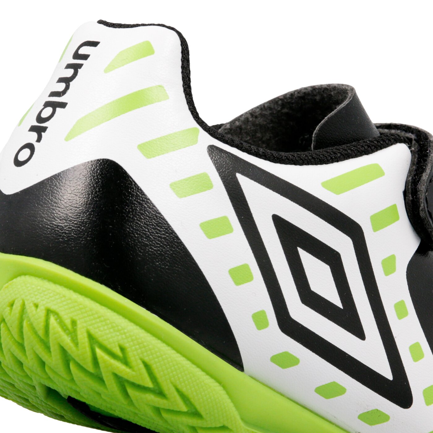 Buty piłkarskie dla dzieci UMBRO MEDUSÆ II LEAGUE IC - VE - JNR  81387ufz4 kolor biały