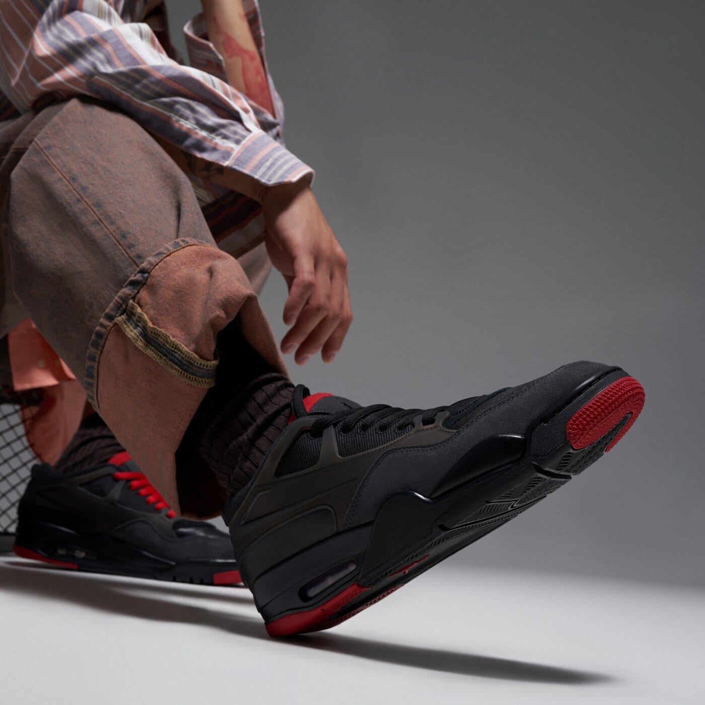 Buty sportowe męskie AIR JORDAN 4 RM fq7939-060 kolor czarny