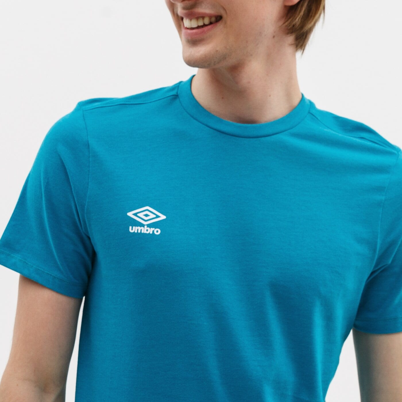 Koszulka męska UMBRO T-SHIRT FW SMALL LOGO COTTON 65353u-jw7 kolor niebieski