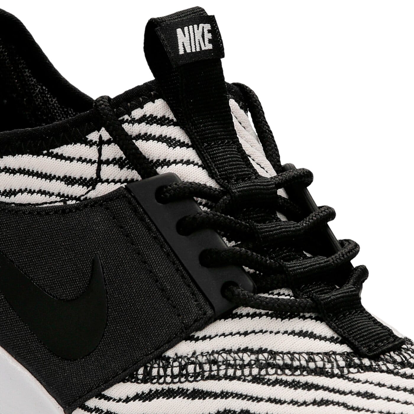 Buty sportowe damskie NIKE WMNS JUVENATE SE  862335-004 kolor czarny