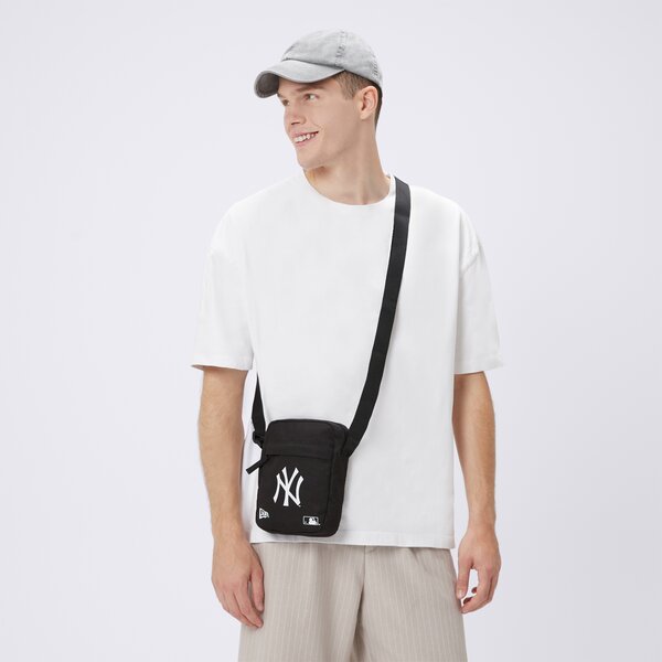Torba sportowa damska NEW ERA TOREBKA MLB SIDE BAG NYY BLK BLKWHI NEW YORK YANKEES 11942030 kolor czarny