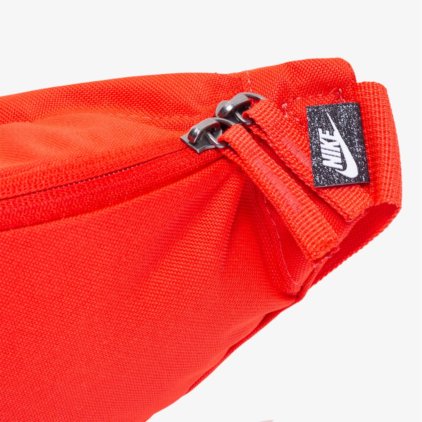 Nerka (saszetka na pas) damska sportowa NIKE NERKA HERITAGE HIP BAG db0490-673 kolor czerwony