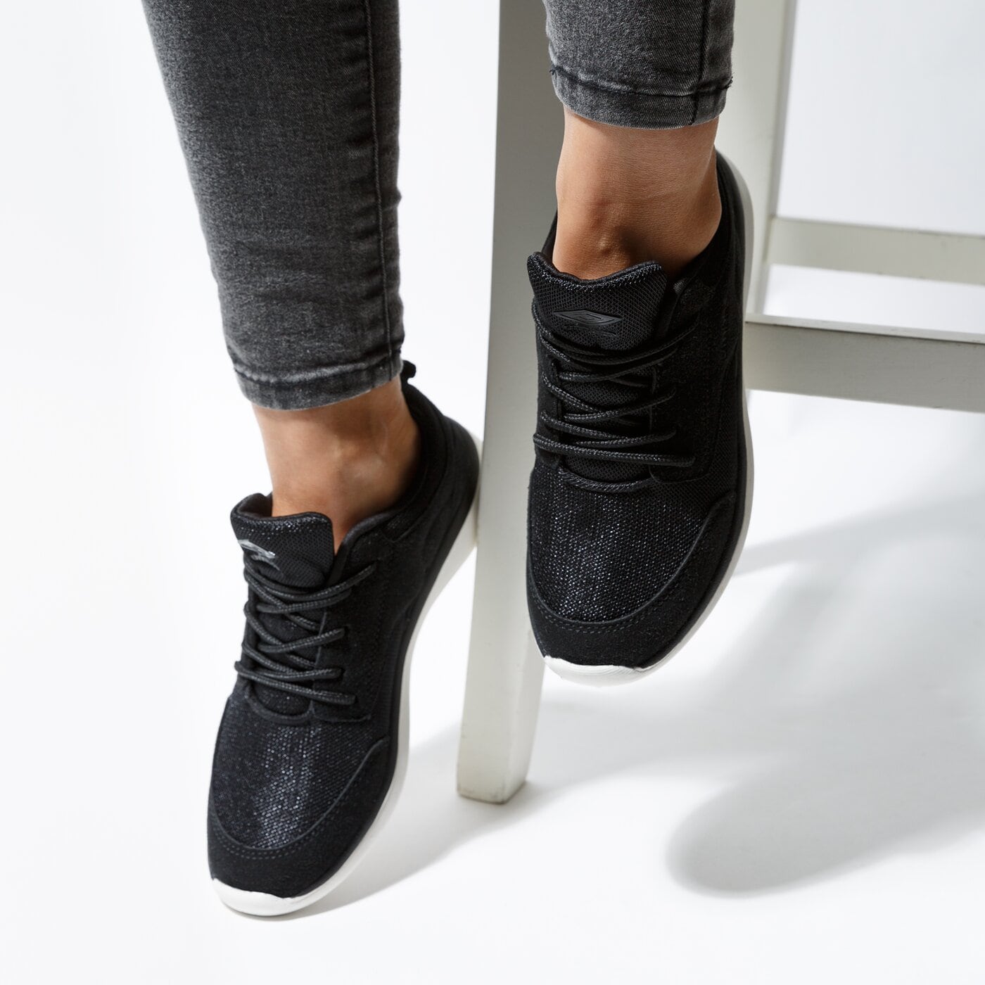 Buty sportowe damskie UMBRO MIDLAND umwd119006 kolor czarny