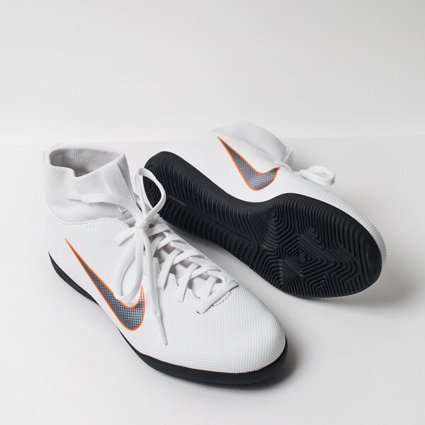Buty piłkarskie dla dzieci NIKE JR SUPERFLYX 6 CLUB IC ah7346-107 kolor biały