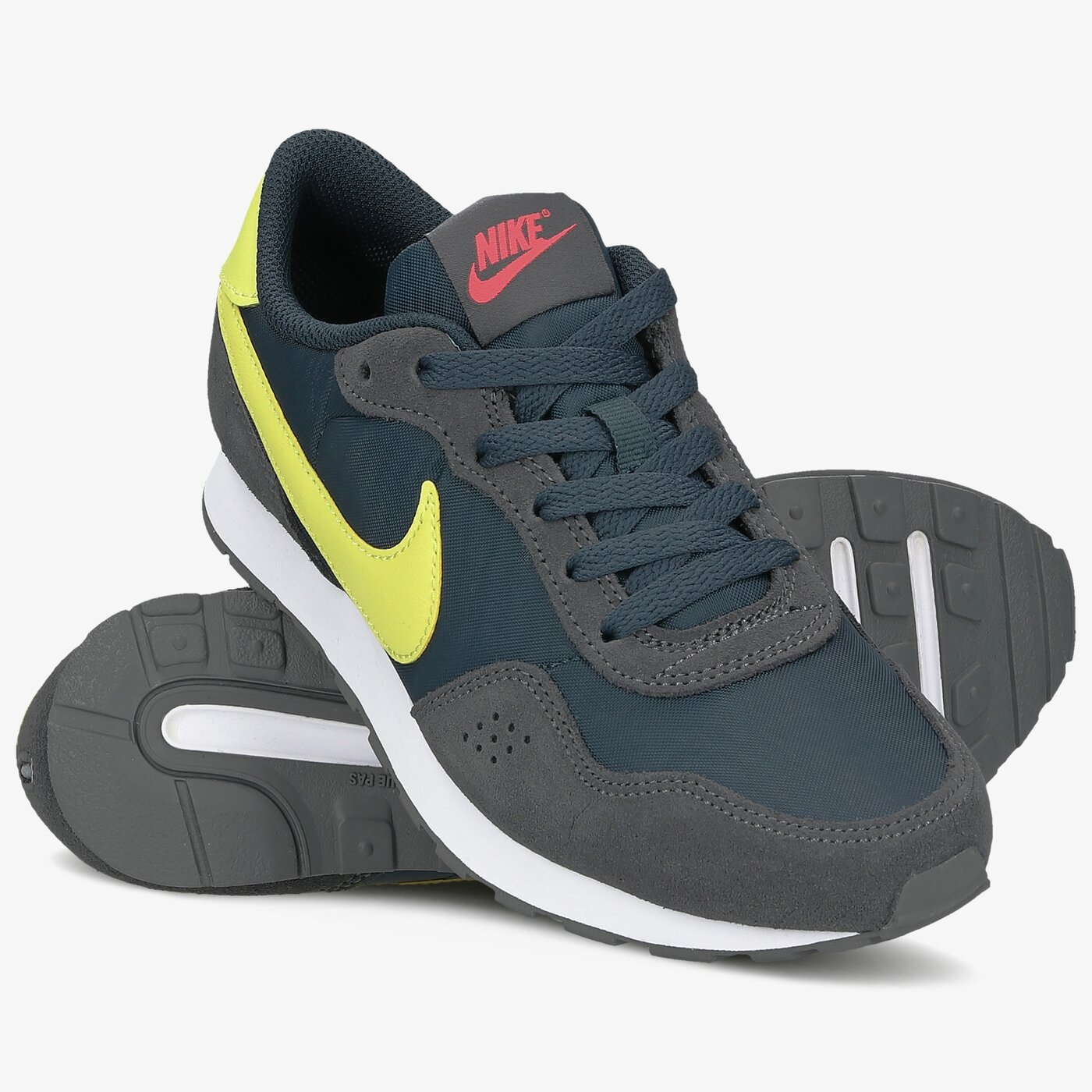 Buty dziecięce NIKE MD VALIANT cn8558-400 kolor granatowy
