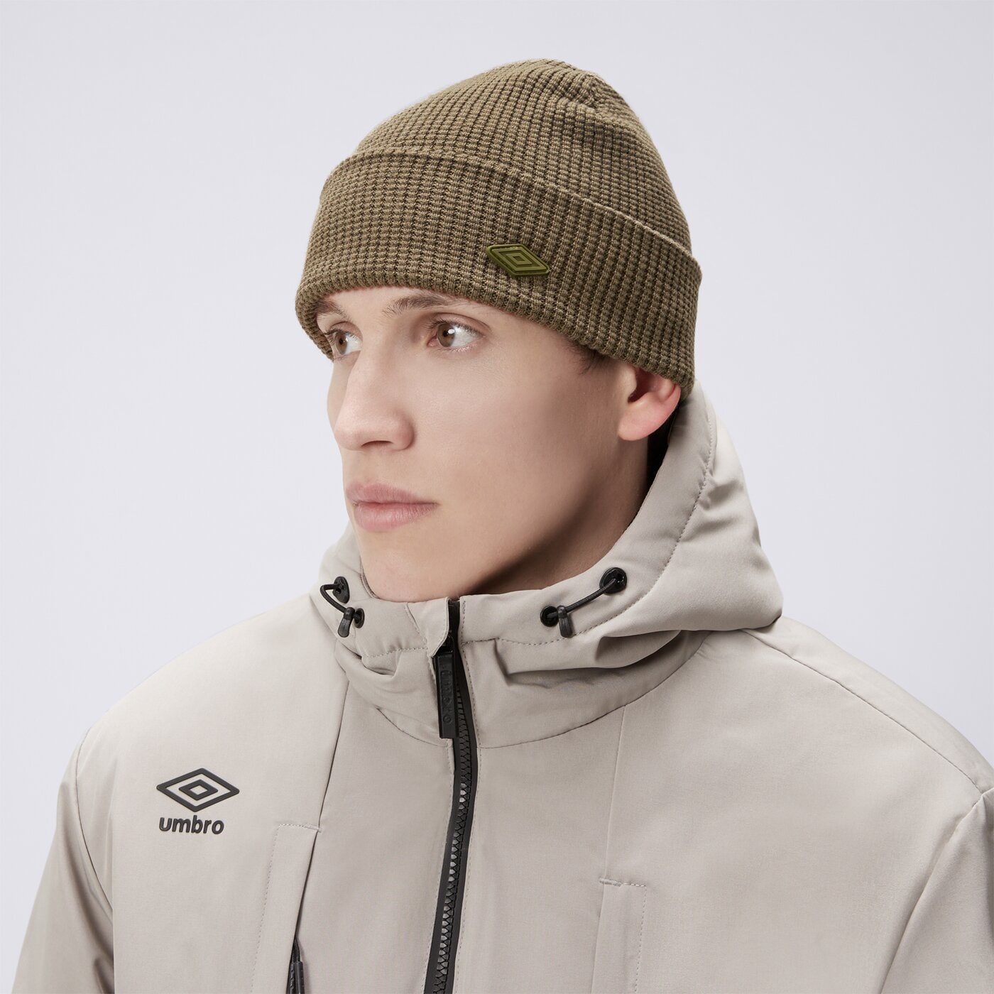 Czapka zimowa damska UMBRO CZAPKA UMBRO ESS SMALL LOGO GREEN ul325hat11002 kolor khaki