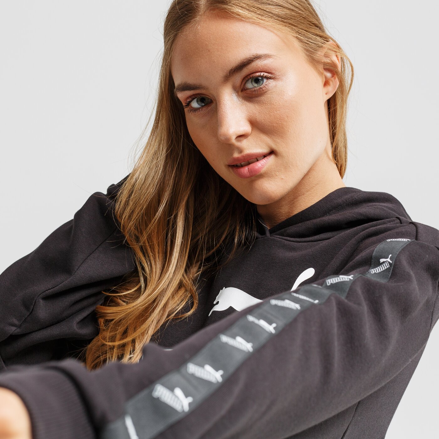 Sukienka damska PUMA SUKIENKA AMPLIFIED HOODED TR 583629 01 kolor czarny